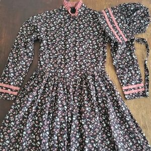 vintage prairie dress and bonnet in ditsy floral print